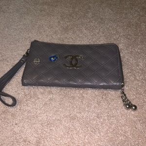 Wallet wristlet